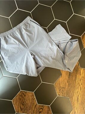 Men's medium Gray Athletic Pants size medium length 32”
